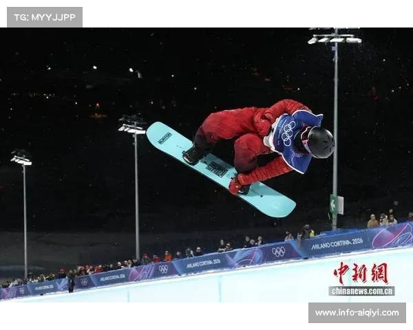 单板滑雪女子U型场地技巧蔡雪桐、武绍桐晋级决赛